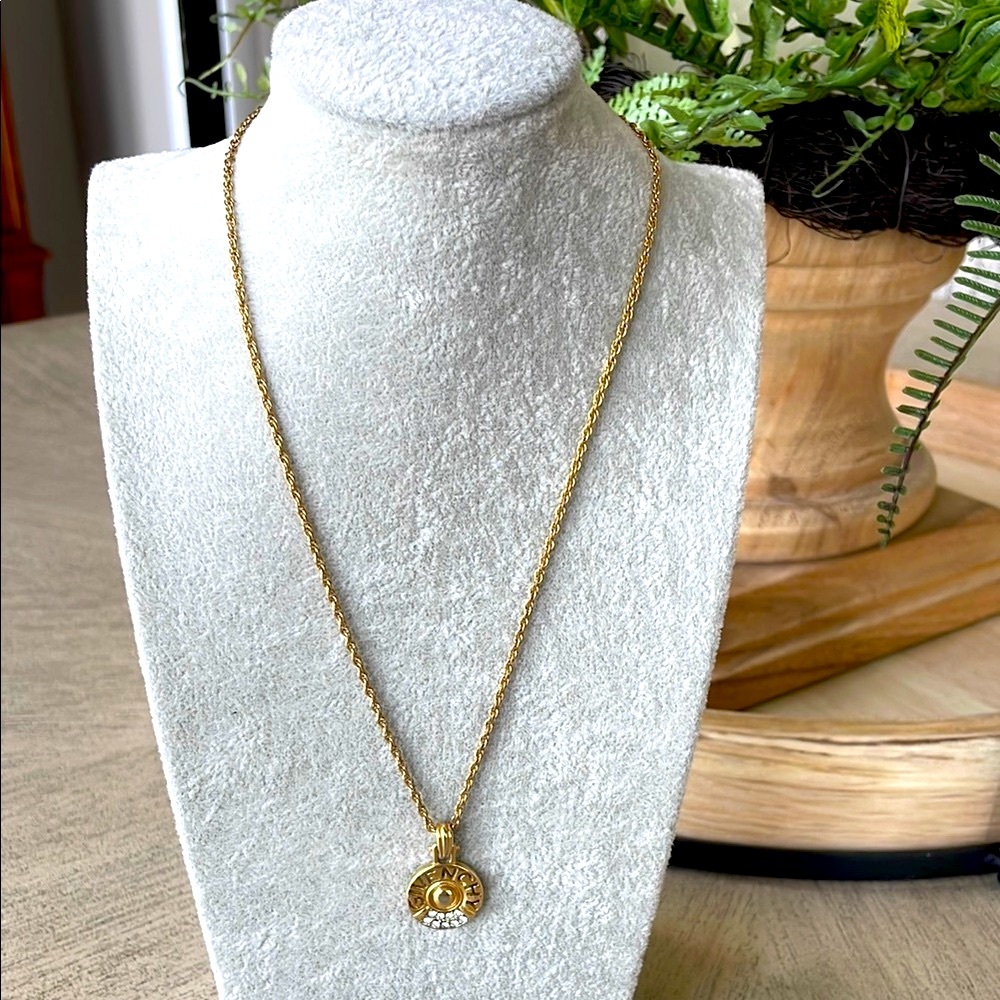 Givenchy Medallion Vintage Pendant Necklace - Picture 2 of 6